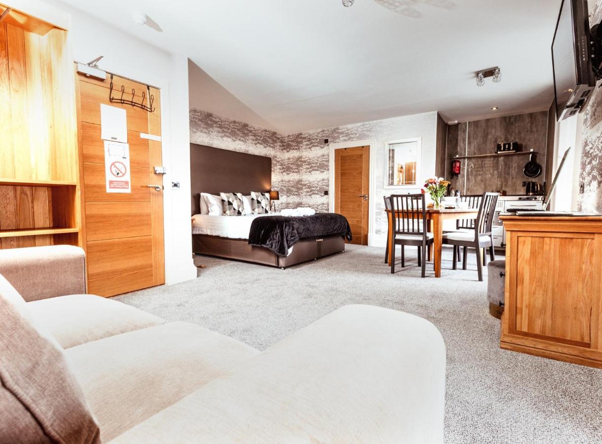 The Tower Gastro Pub & Apartments Crieff Bagian luar foto