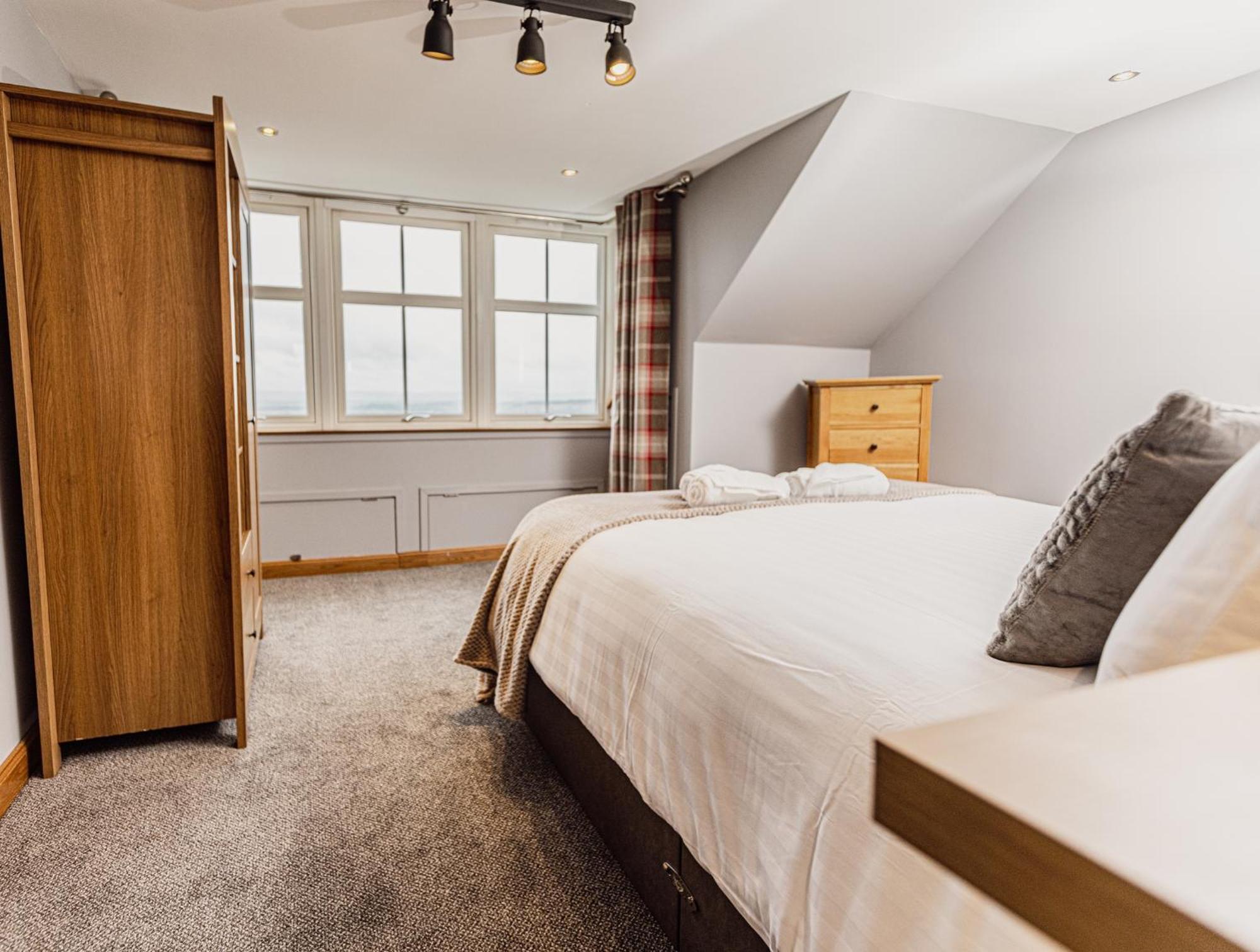 The Tower Gastro Pub & Apartments Crieff Bagian luar foto