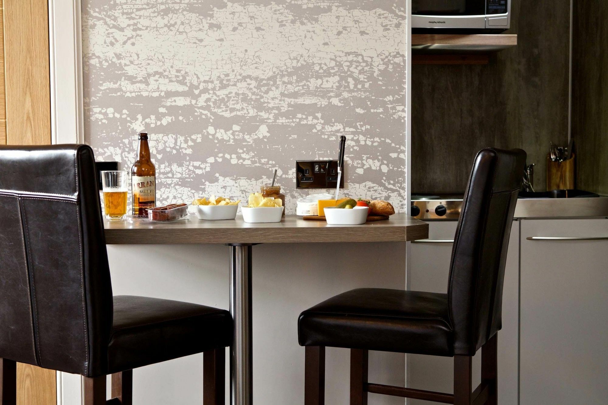 The Tower Gastro Pub & Apartments Crieff Bagian luar foto