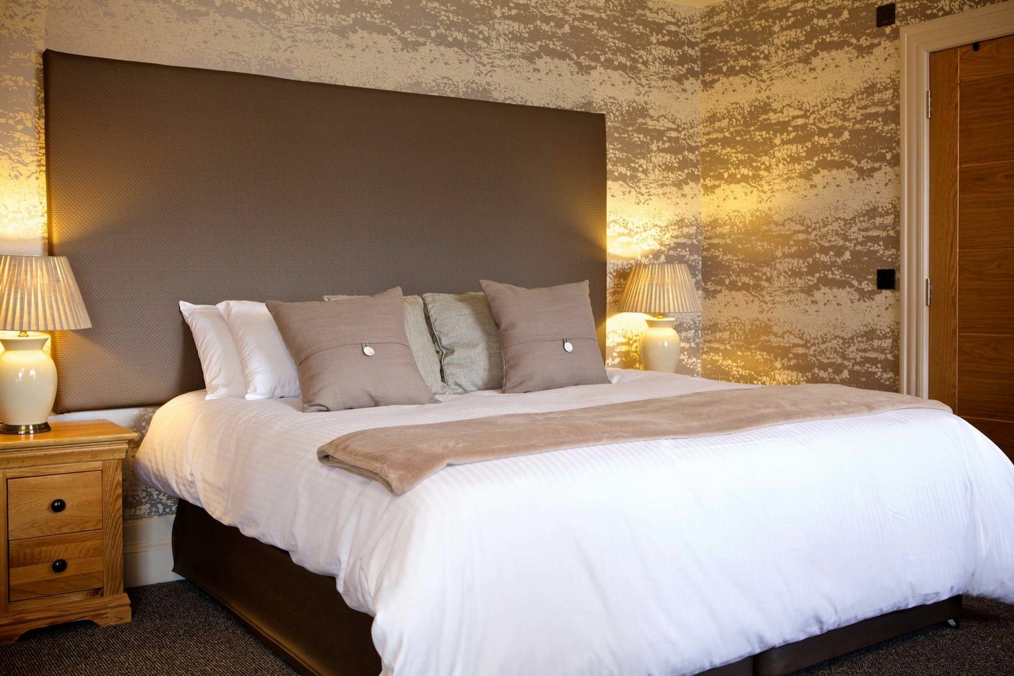 The Tower Gastro Pub & Apartments Crieff Bagian luar foto